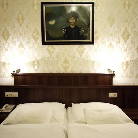 Borostyan Vendeghaz Hotell 3*