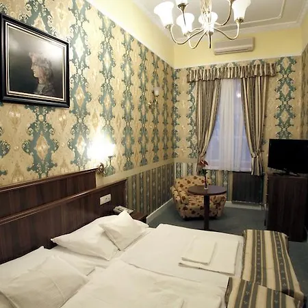 Borostyan Vendeghaz Hotell 3*