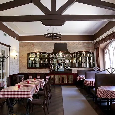 Borostyan Vendeghaz Hotell